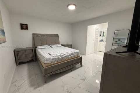 House in Miramar, Florida 4 bedrooms, 164.72 sq.m. № 1972788 - photo 8