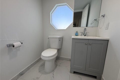 House in Miramar, Florida 4 bedrooms, 164.72 sq.m. № 1972788 - photo 15