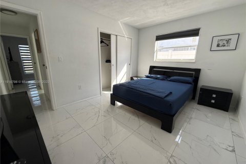 House in Miramar, Florida 4 bedrooms, 164.72 sq.m. № 1972788 - photo 11