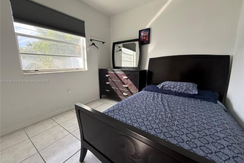 House in Miramar, Florida 4 bedrooms, 164.72 sq.m. № 1972788 - photo 12