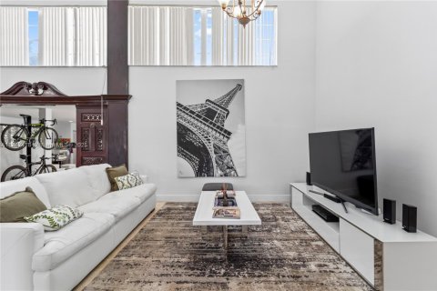 Villa ou maison à vendre à Miami, Floride: 6 chambres, 738.85 m2 № 1958908 - photo 9