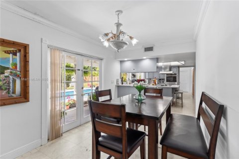 Villa ou maison à vendre à Miami, Floride: 6 chambres, 738.85 m2 № 1958908 - photo 11