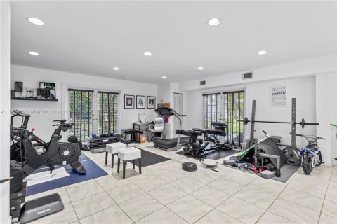Villa ou maison à vendre à Miami, Floride: 6 chambres, 738.85 m2 № 1958908 - photo 24