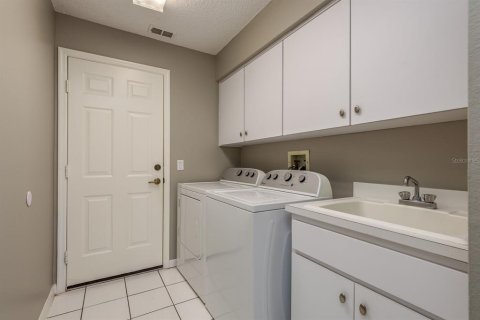 House in New Port Richey, Florida 2 bedrooms, 155.33 sq.m. № 2223062 - photo 25