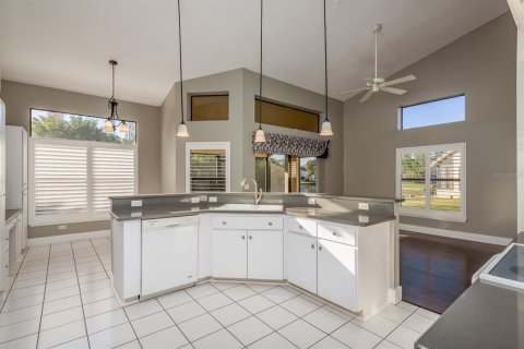 House in New Port Richey, Florida 2 bedrooms, 155.33 sq.m. № 2223062 - photo 11