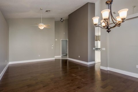 House in New Port Richey, Florida 2 bedrooms, 155.33 sq.m. № 2223062 - photo 6