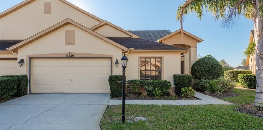 House in New Port Richey, Florida 2 bedrooms, 155.33 sq.m. № 2223062