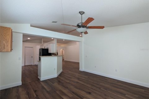 House in Alachua, Florida 4 bedrooms, 173.54 sq.m. № 2399327 - photo 10