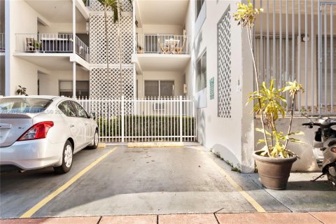 Copropriété à louer à Miami Beach, Floride: 43.66 m2 № 2316025 - photo 11