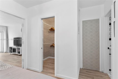 Copropriété à louer à Miami Beach, Floride: 43.66 m2 № 2316025 - photo 2