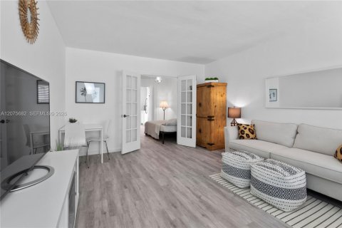 Copropriété à louer à Miami Beach, Floride: 43.66 m2 № 2316025 - photo 15