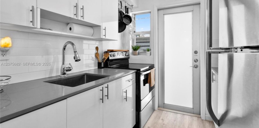 Studio à Condo à Miami Beach, Floride  № 2316025