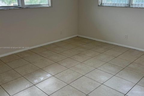 Copropriété à louer à Tamarac, Floride: 2 chambres, 88.16 m2 № 1946605 - photo 9