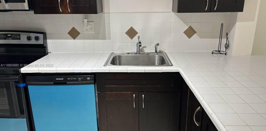 Condo à Tamarac, Floride, 2 chambres № 1946605