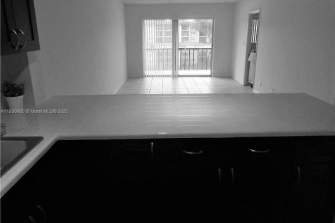 Copropriété à louer à Tamarac, Floride: 2 chambres, 88.16 m2 № 1946605 - photo 6