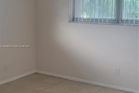 Copropriété à louer à Tamarac, Floride: 2 chambres, 88.16 m2 № 1946605 - photo 10