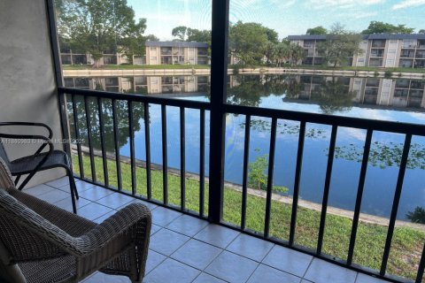 Copropriété à louer à Tamarac, Floride: 2 chambres, 88.16 m2 № 1946605 - photo 4