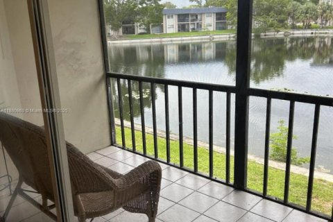 Copropriété à louer à Tamarac, Floride: 2 chambres, 88.16 m2 № 1946605 - photo 5