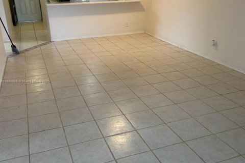 Copropriété à louer à Tamarac, Floride: 2 chambres, 88.16 m2 № 1946605 - photo 8