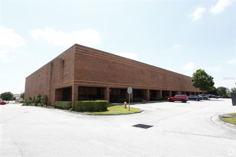 Immobilier commercial à louer à Lakeland, Floride: 2187.85 m2 № 1880726 - photo 1