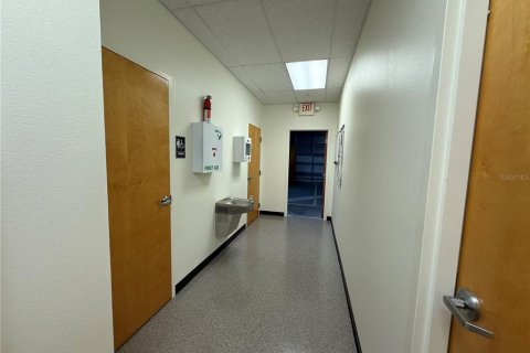 Immobilier commercial à louer à Lakeland, Floride: 2187.85 m2 № 1880726 - photo 10