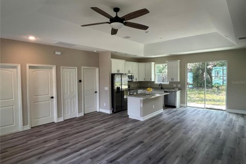 House in Orange City, Florida 3 bedrooms, 142.14 sq.m. № 1879296 - photo 4