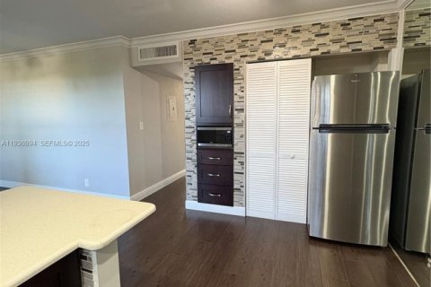 Copropriété à vendre à Pompano Beach, Floride: 2 chambres, 83.98 m2 № 1994543 - photo 5