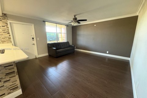 Copropriété à vendre à Pompano Beach, Floride: 2 chambres, 83.98 m2 № 1994543 - photo 2