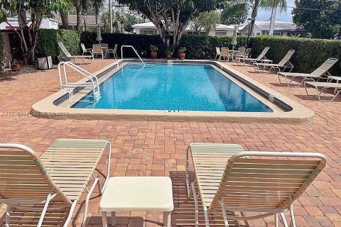Copropriété à vendre à Pompano Beach, Floride: 2 chambres, 83.98 m2 № 1994543 - photo 14
