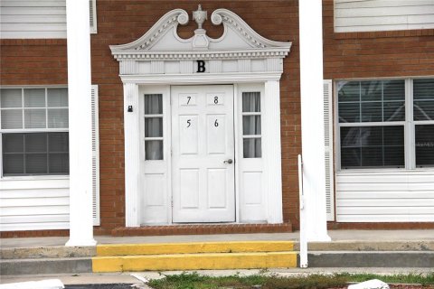 Copropriété à vendre à Port Charlotte, Floride: 2 chambres, 85.38 m2 № 2199533 - photo 3