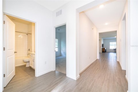House in Haines City, Florida 4 bedrooms, 182 sq.m. № 2201640 - photo 4