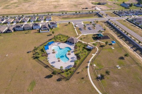 House in Haines City, Florida 4 bedrooms, 182 sq.m. № 2201640 - photo 26