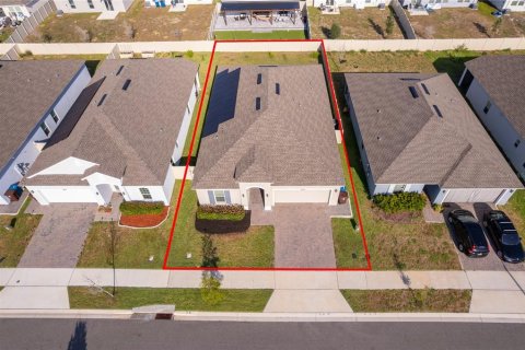 House in Haines City, Florida 4 bedrooms, 182 sq.m. № 2201640 - photo 27