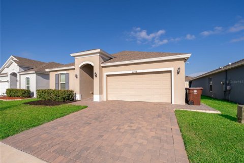 House in Haines City, Florida 4 bedrooms, 182 sq.m. № 2201640 - photo 3