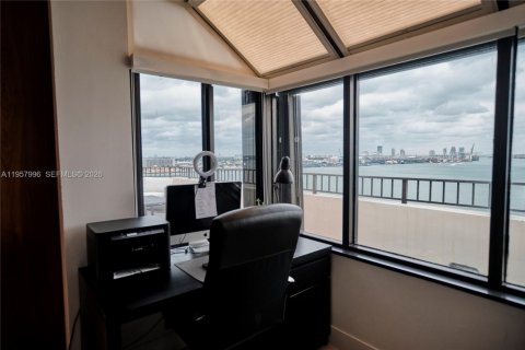 Купить кондоминиум в Майами, Флорида 2 спальни, 186.73м2, № 2023903 - фото 6