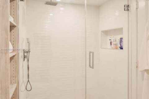 Купить кондоминиум в Майами, Флорида 2 спальни, 186.73м2, № 2023903 - фото 11