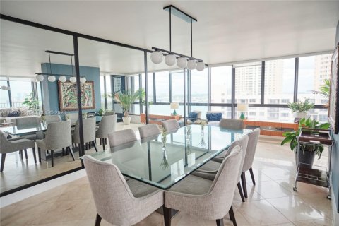 Купить кондоминиум в Майами, Флорида 2 спальни, 186.73м2, № 2023903 - фото 23