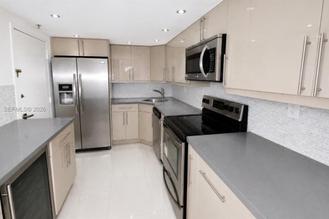 Copropriété à louer à Miami Beach, Floride: 2 chambres, 118.08 m2 № 2249338 - photo 5