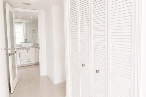 Copropriété à louer à Miami Beach, Floride: 2 chambres, 118.08 m2 № 2249338 - photo 10