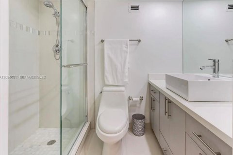 Copropriété à louer à Miami Beach, Floride: 2 chambres, 118.08 m2 № 2249338 - photo 2