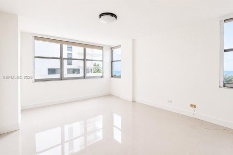 Copropriété à louer à Miami Beach, Floride: 2 chambres, 118.08 m2 № 2249338 - photo 3