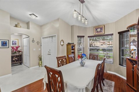 Villa ou maison à vendre à Sunrise, Floride: 3 chambres, 184.78 m2 № 2400587 - photo 4