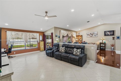 Villa ou maison à vendre à Sunrise, Floride: 3 chambres, 184.78 m2 № 2400587 - photo 8