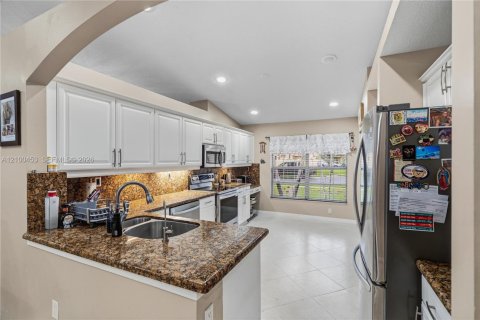 Villa ou maison à vendre à Sunrise, Floride: 3 chambres, 184.78 m2 № 2400587 - photo 9