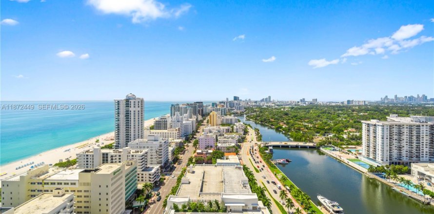 Condominio en Miami Beach, Florida, 1 dormitorio  № 2154782