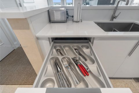 Condominio en venta en Miami Beach, Florida, 1 dormitorio, 93.09 m2 № 2154782 - foto 18