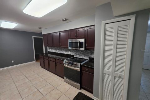 Casa en venta en Deltona, Florida, 4 dormitorios, 182.74 m2 № 2230099 - foto 12