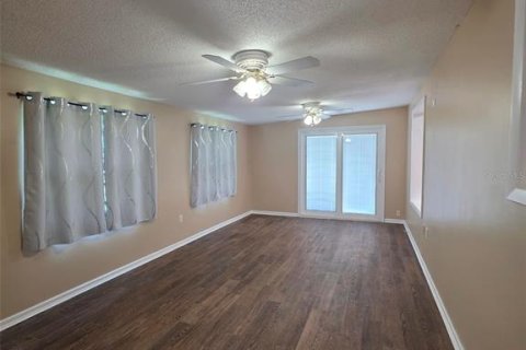 Casa en venta en Deltona, Florida, 4 dormitorios, 182.74 m2 № 2230099 - foto 16