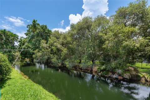 Casa en venta en Pinecrest, Florida, 5 dormitorios, 371.7 m2 № 1847689 - foto 8