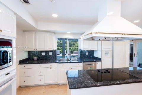 Casa en venta en Pinecrest, Florida, 5 dormitorios, 371.7 m2 № 1847689 - foto 13